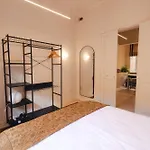 Ray's 2 - Stylish With Balcony