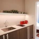 Ray's 2 - Stylish With Balcony *