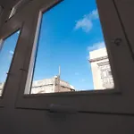 Ray's 2 - Stylish With Balcony Apartmán