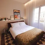 Ray's 2 - Stylish With Balcony Apartmán *