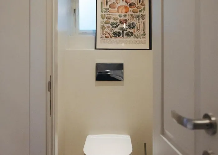 Ray's 2 - Stylish With Balcony *