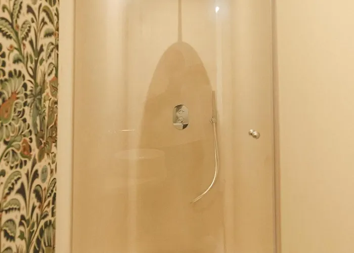 Ray's 2 - Stylish With Balcony *