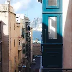 Ray's 2 - Stylish With Balcony *
