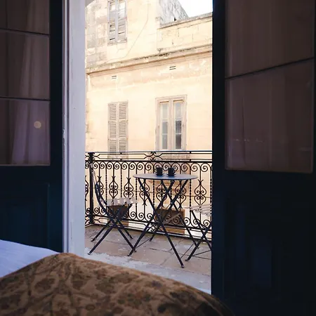 Ray's 2 - Stylish With Balcony La Valette