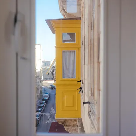 Ray's 2 - Stylish With Balcony