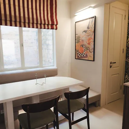 아파트 Ray's 2 - Stylish With Balcony 발레타