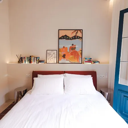 Ray's 2 - Stylish With Balcony Apartment *