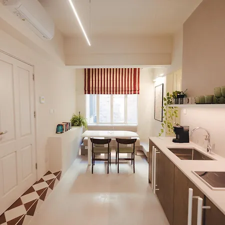Ray's 2 - Stylish With Balcony バレッタ