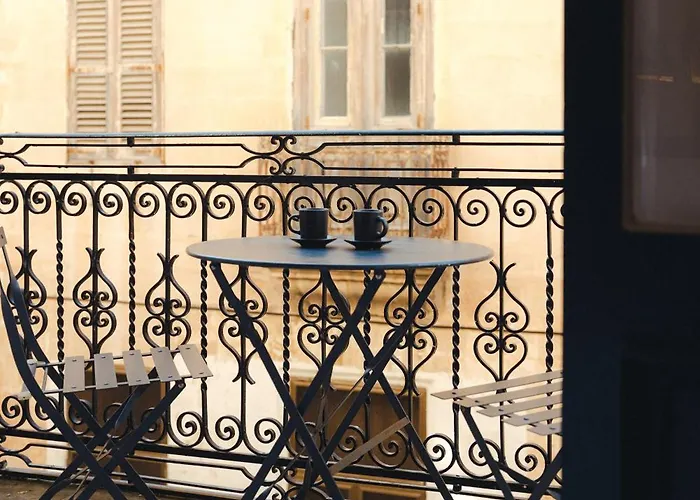 Ray's 2 - Stylish With Balcony La Valeta