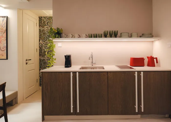 Ray's 2 - Stylish With Balcony *