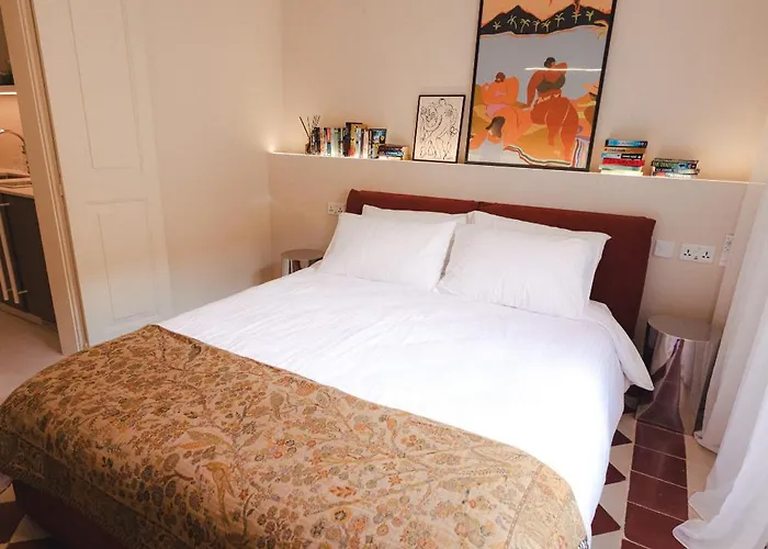 Ray's 2 - Stylish With Balcony Apartamento *