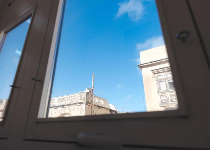 Ray's 2 - Stylish With Balcony Apartamento