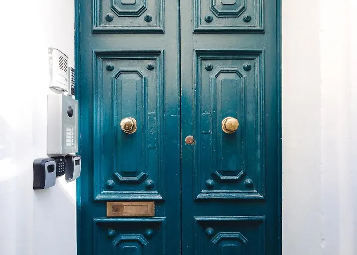 Ray's 2 - Stylish With Balcony La Valeta