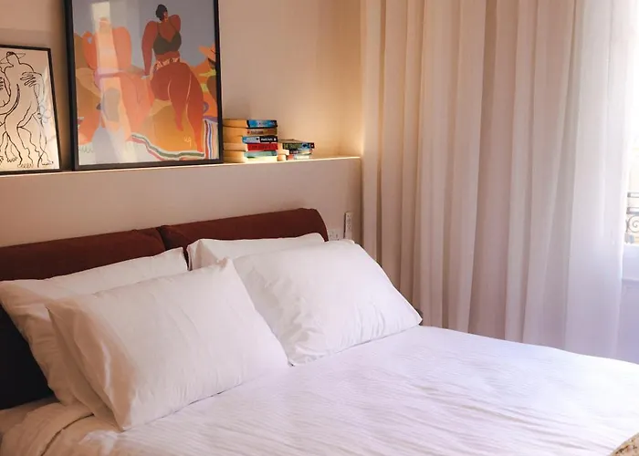 Ray's 2 - Stylish With Balcony Apartamento *