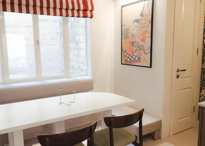 Ray's 2 - Stylish With Balcony Apartamento