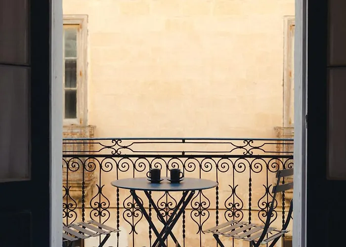 Ray's 2 - Stylish With Balcony La Valette