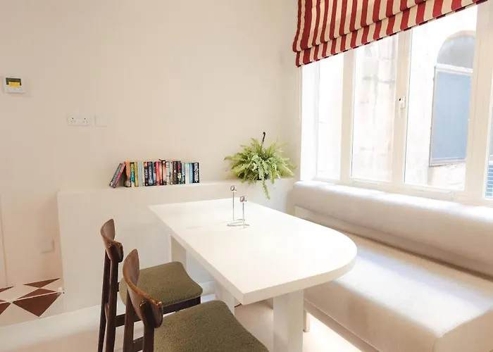 Ray's 2 - Stylish With Balcony Appartement La Valette