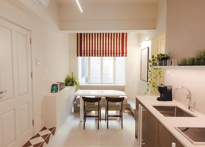 Ray's 2 - Stylish With Balcony La Valette