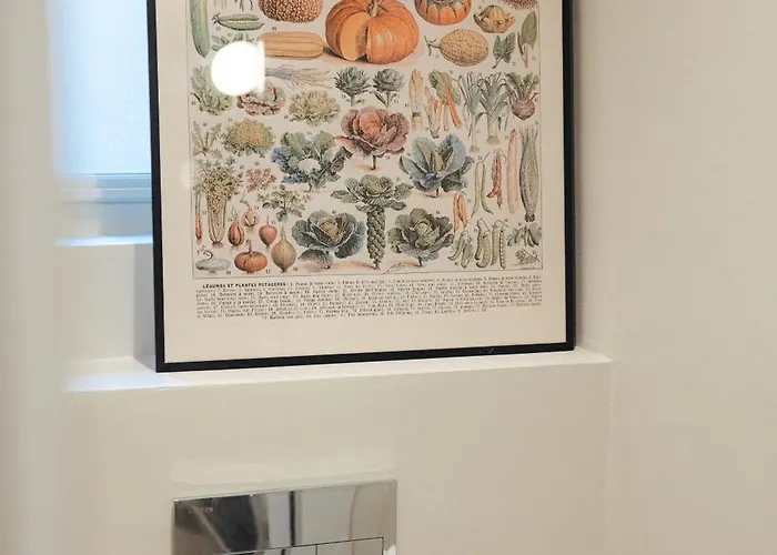 Ray's 2 - Stylish With Balcony *